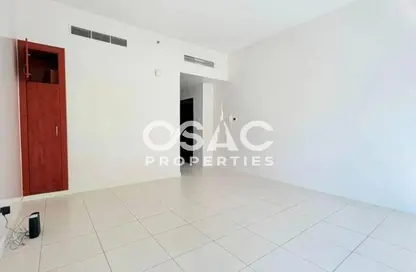 Apartment - 1 Bathroom for rent in Cascades Tower - Dubai Marina - Dubai
