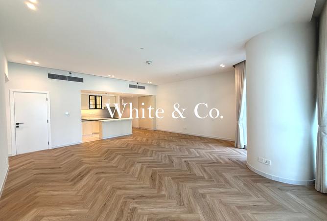 Upgraded 1BR+Study | Lake View | Spacious
