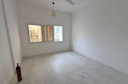 Apartment - 2 Bedrooms - 2 Bathrooms for rent in Al Qulaya'ah - Al Sharq - Sharjah