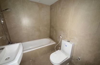 Apartment - 2 Bedrooms - 2 Bathrooms for rent in Al Qulaya'ah - Al Sharq - Sharjah