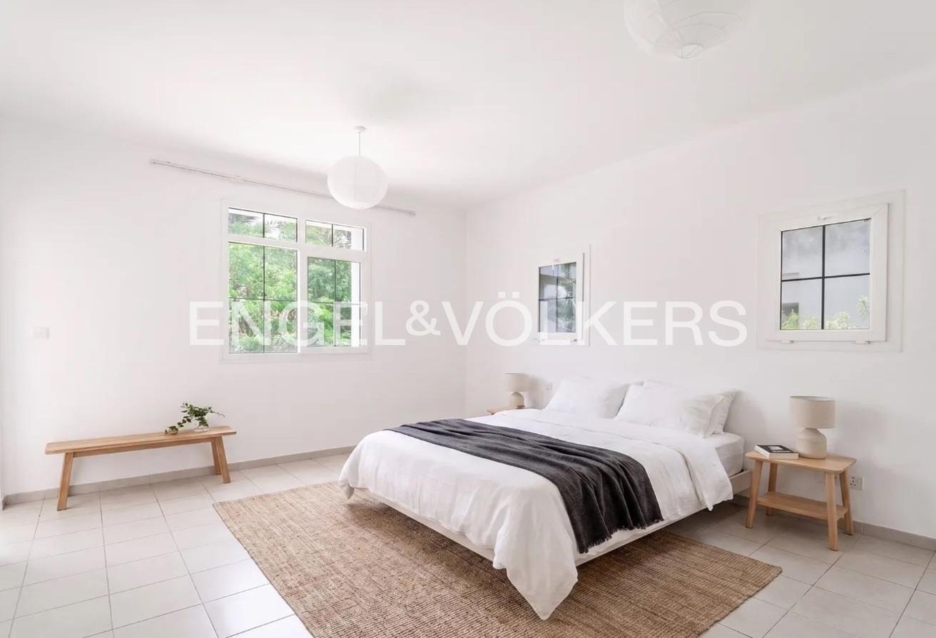 Exclusive | Spacious | Vacant photo 12