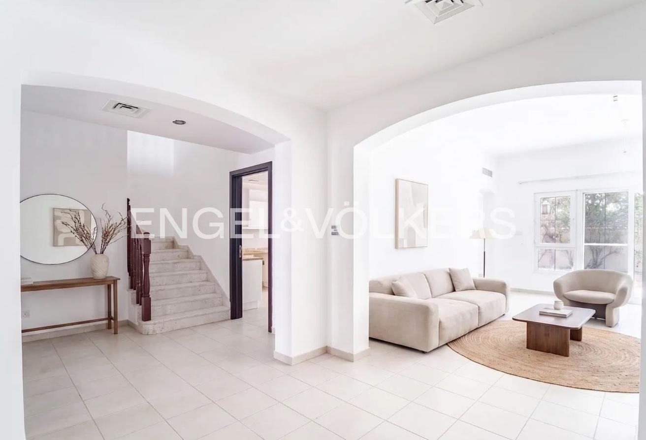 Exclusive | Spacious | Vacant photo 5