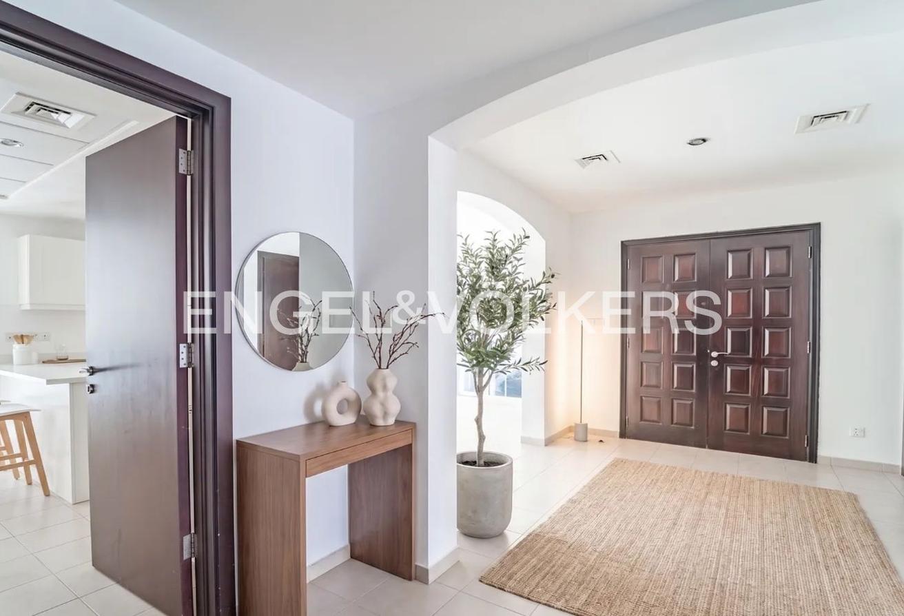Exclusive | Spacious | Vacant photo 6