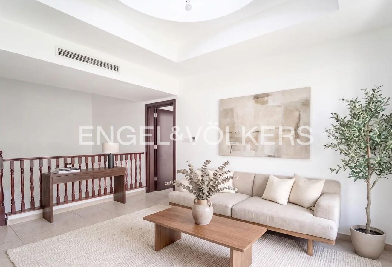 Exclusive | Spacious | Vacant photo 8