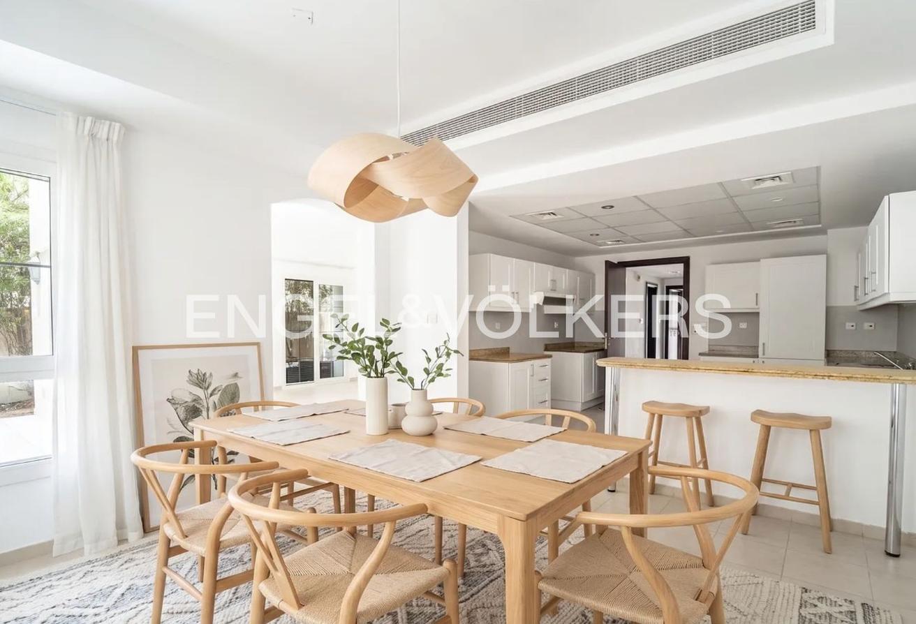Exclusive | Spacious | Vacant photo 3
