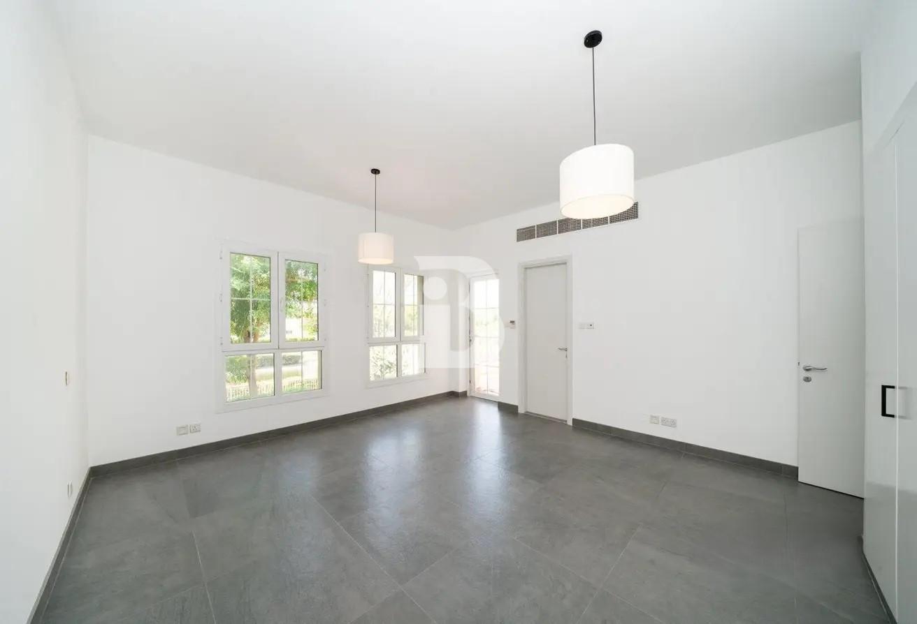3 Bedroom | Vastu | Upgraded | Lake View photo 14