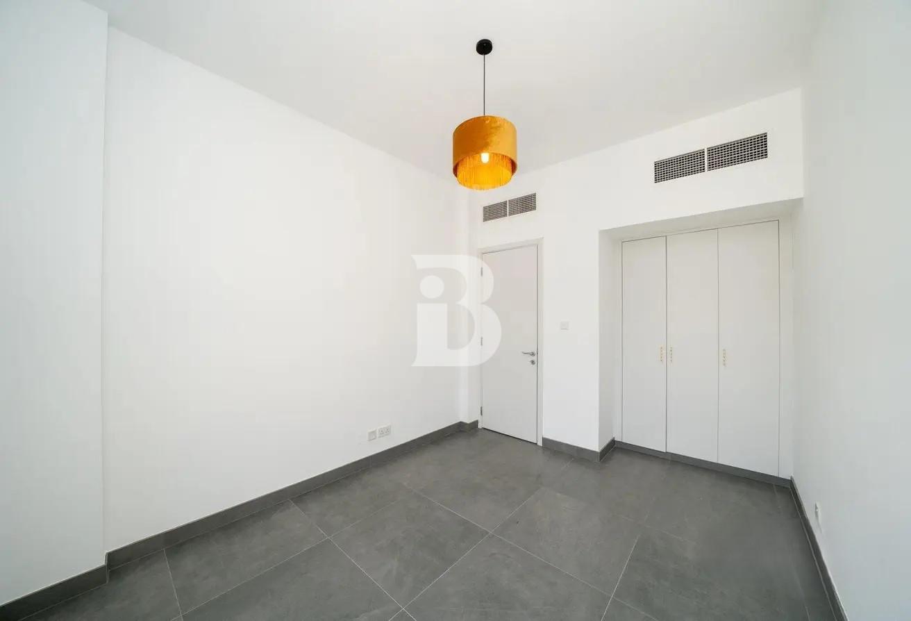 3 Bedroom | Vastu | Upgraded | Lake View photo 12