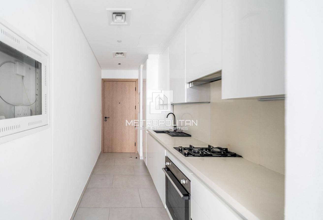Large Layout | Canal View | With Appliances photo 7