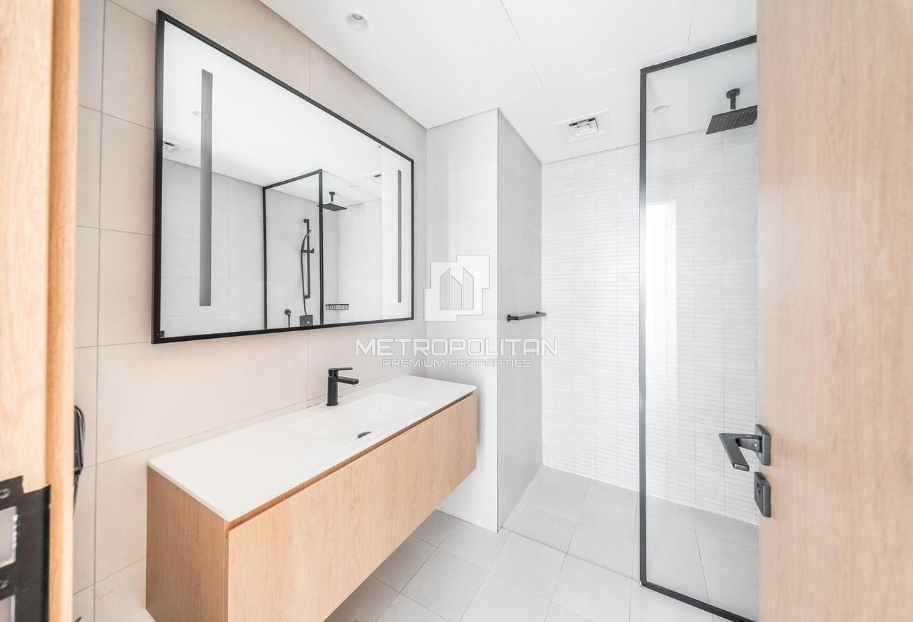 Large Layout | Canal View | With Appliances photo 11