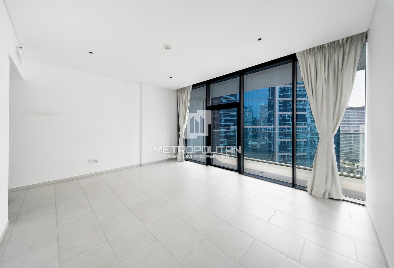Large Layout | Canal View | With Appliances photo 5