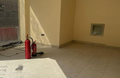 متجر - استوديو - 1 حمام للايجار في أم الطرافة - الغرب - الشارقة متجر - استوديو - 1 حمام للايجار في أم الطرافة - الغرب - الشارقة