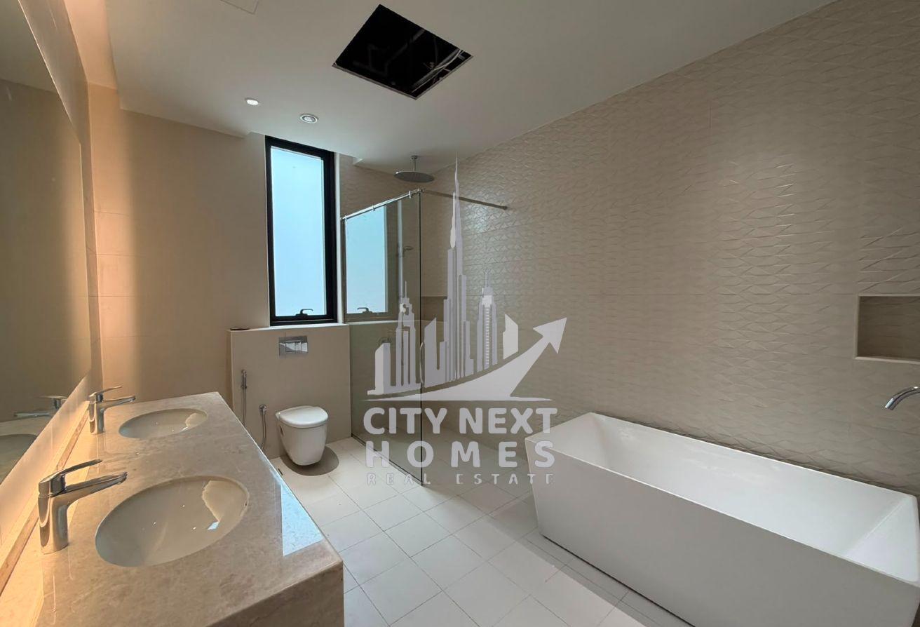 Luxury 5BR Villa | Maid’s Room | Private Garden photo 4