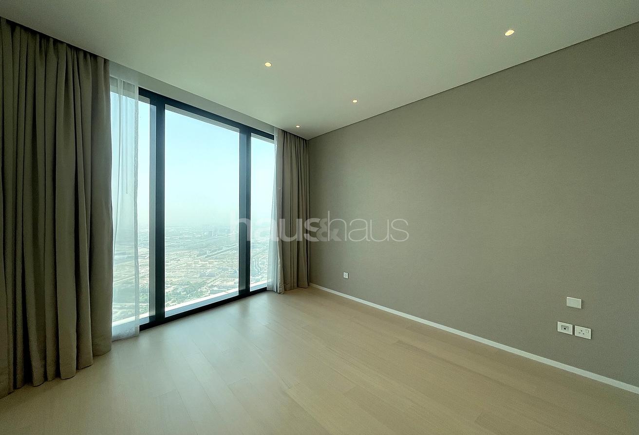 High-Floor 4BR | Upgraded | Furniture Available photo 9