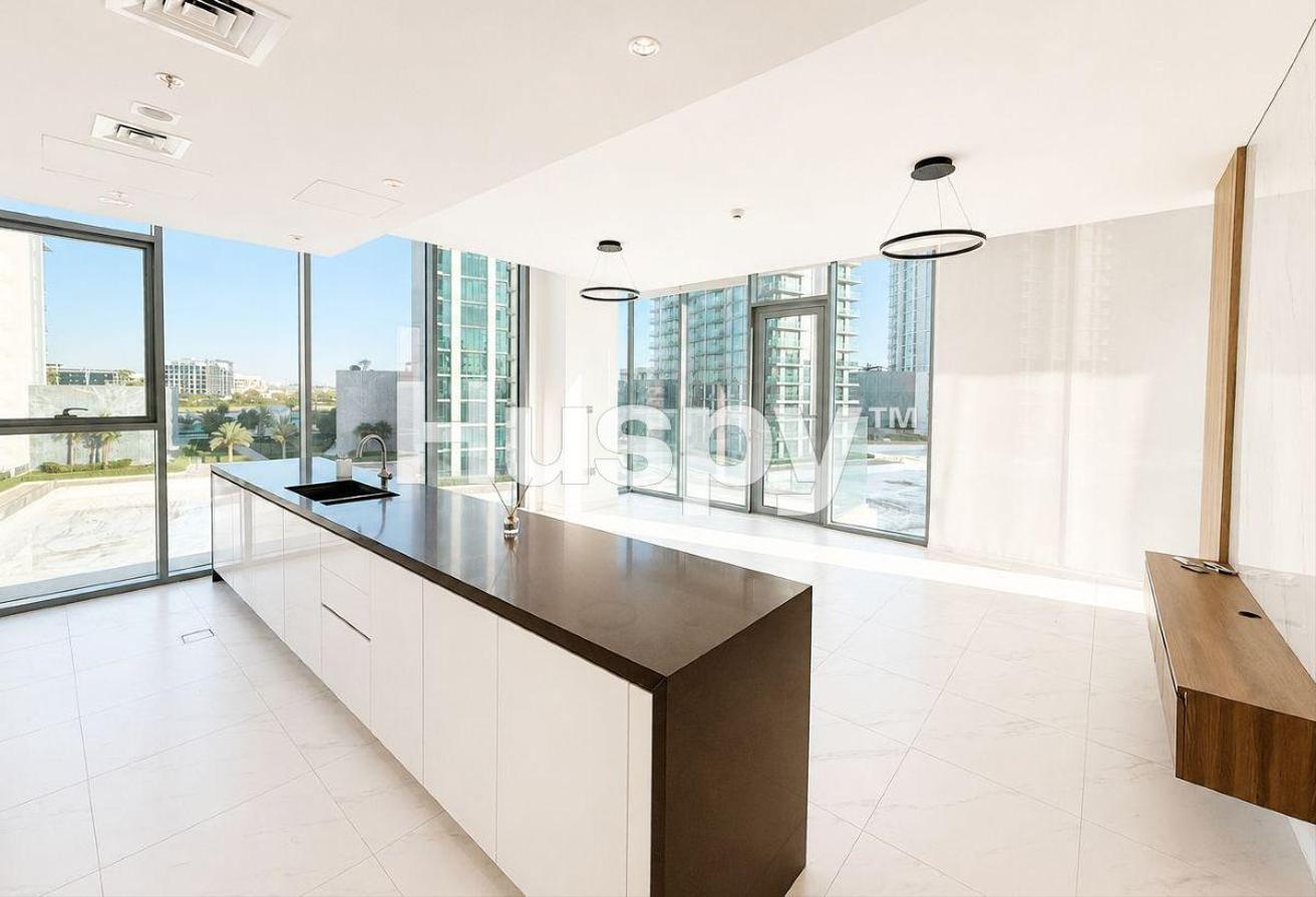 Unfurnished | Lagoon View | Large Layout photo 2
