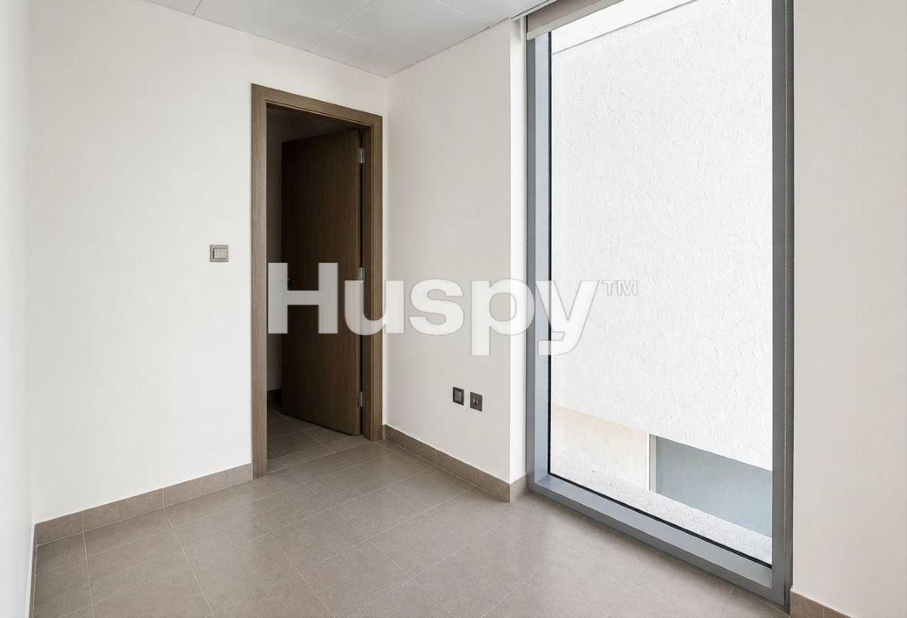 Unfurnished | Lagoon View | Large Layout photo 9
