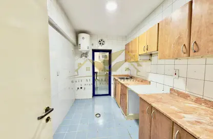 شقة - غرفة نوم - 2 حمامات للايجار في الرفاعة - بر دبي - دبي