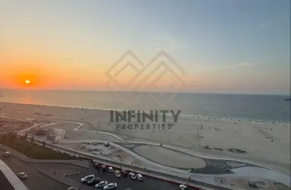 شقة - 2 غرف نوم - 3 حمامات للبيع في مساكن كورنيش عجمان - طريق كورنيش عجمان - عجمان