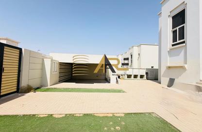 Villa - 3 - 4 for rent in Oasis Villas - Barashi - Al Badie - Sharjah