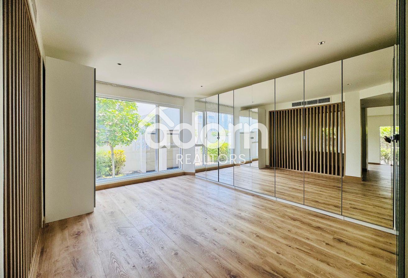 Modern Villa | Pool & Gym | Upgraded | Spacious photo 4