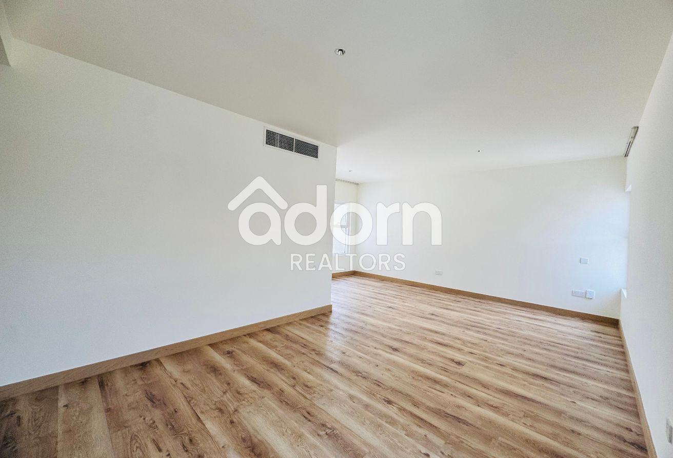 Modern Villa | Pool & Gym | Upgraded | Spacious photo 18