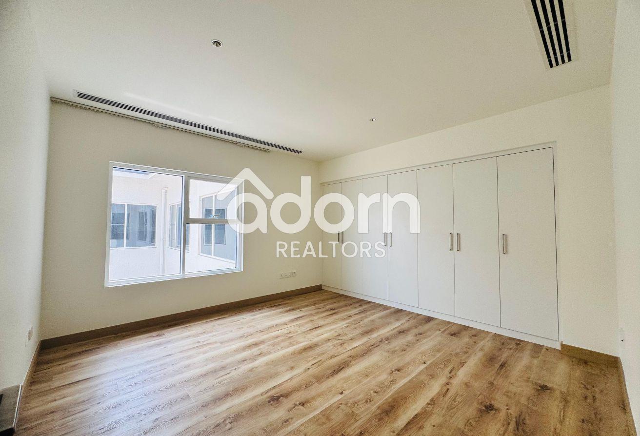Modern Villa | Pool & Gym | Upgraded | Spacious photo 14