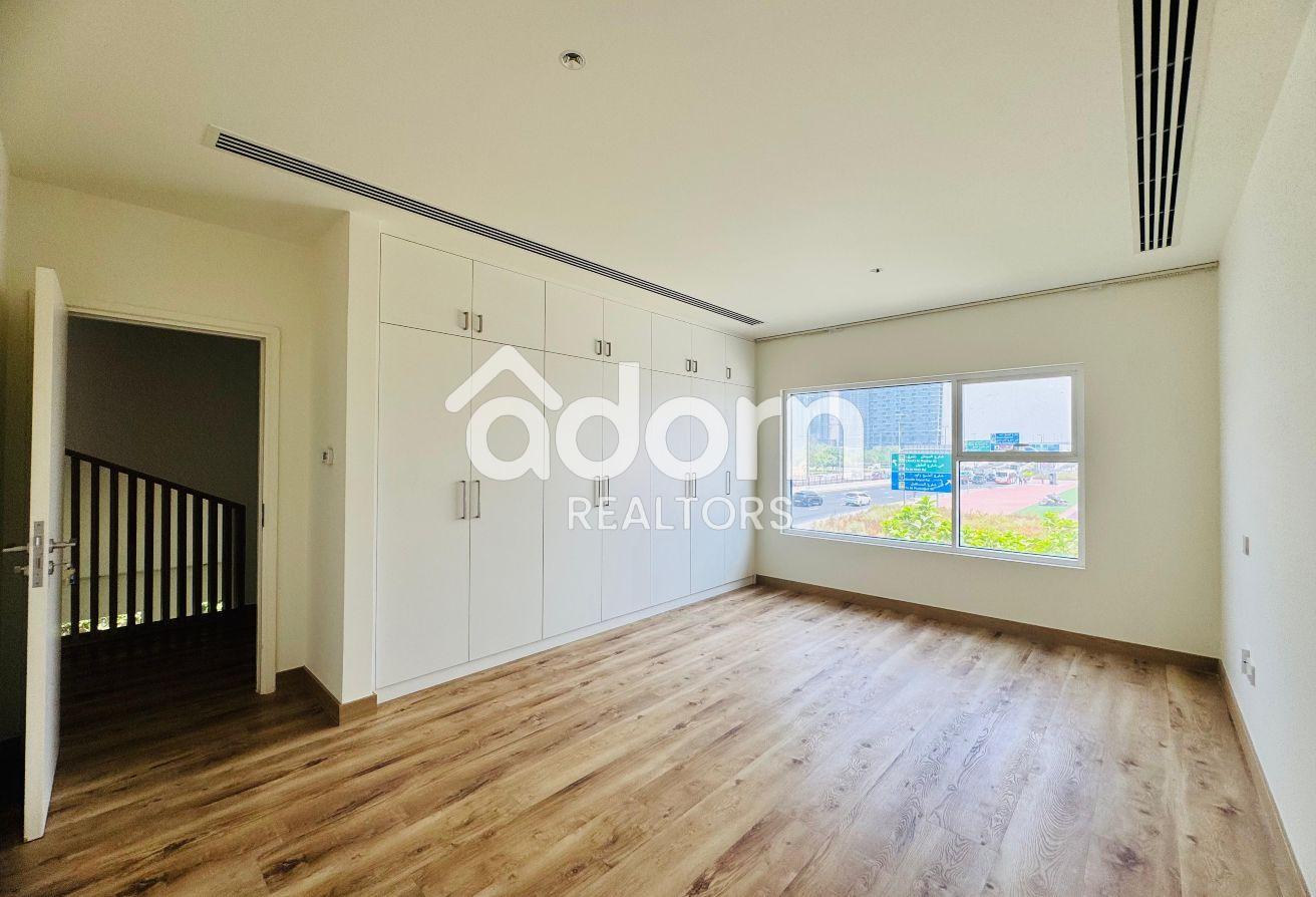 Modern Villa | Pool & Gym | Upgraded | Spacious photo 11