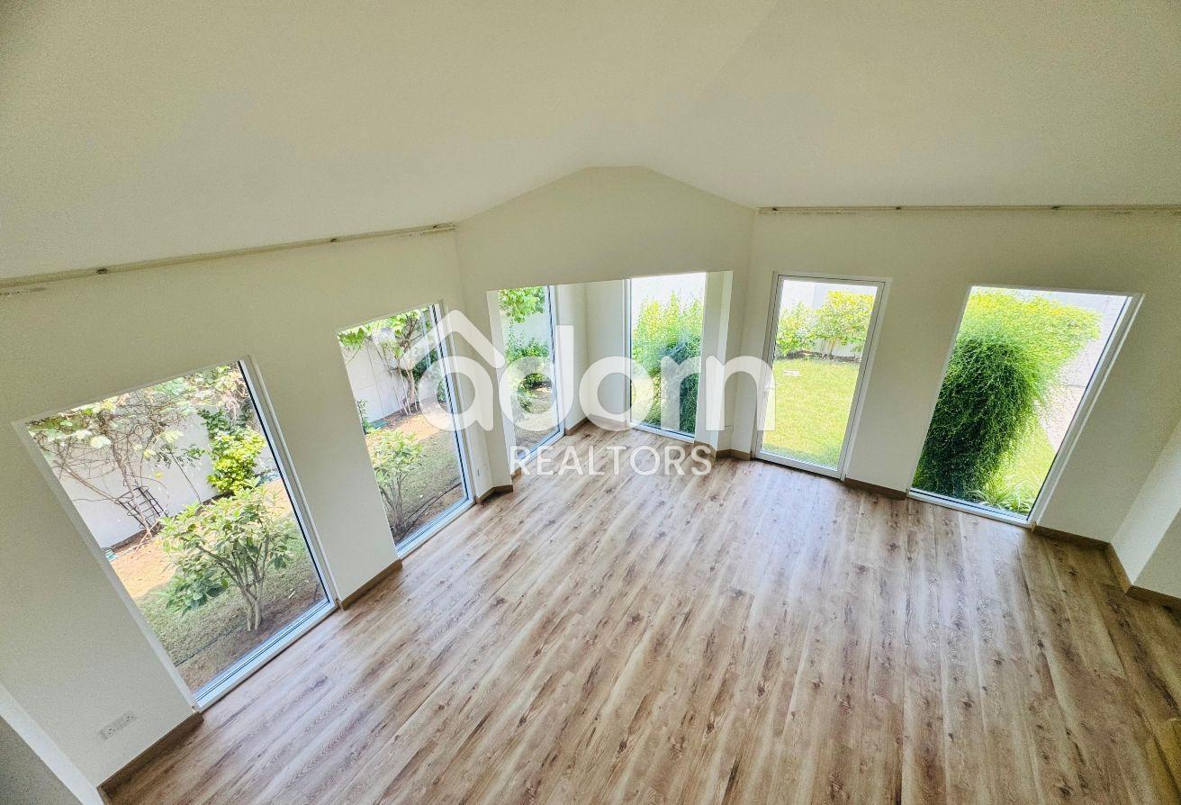 Modern Villa | Pool & Gym | Upgraded | Spacious photo 12