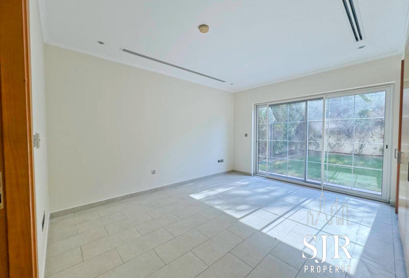 4 bedrooms | bedroom downstairs | NO cables photo 11