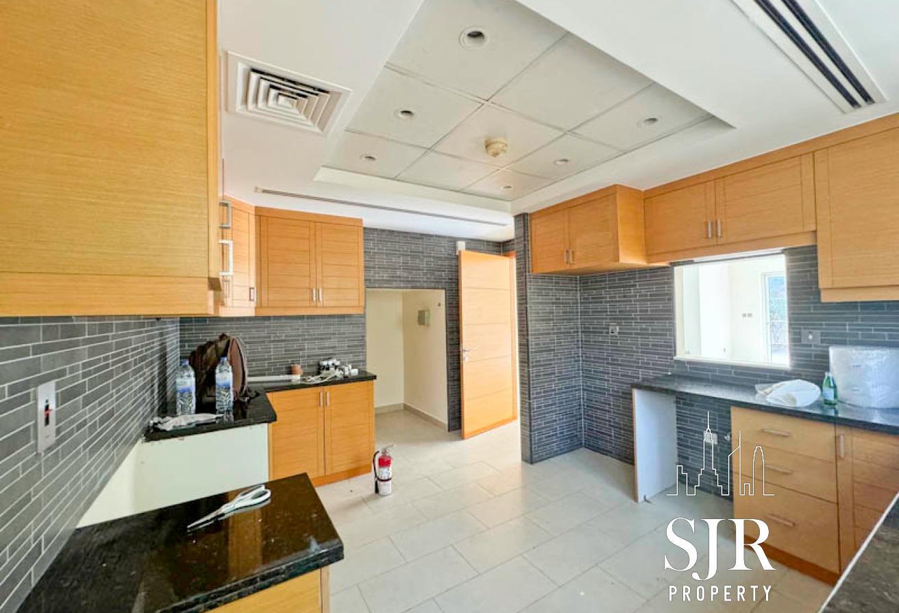 4 bedrooms | bedroom downstairs | NO cables photo 18