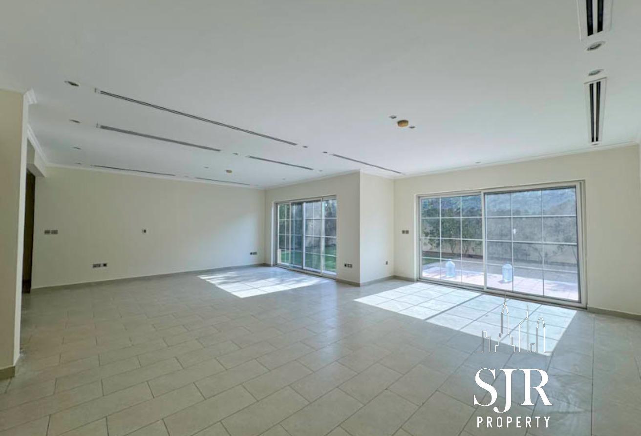 4 bedrooms | bedroom downstairs | NO cables photo 6