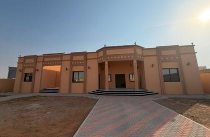 Villa - 4 Bedrooms - 5 Bathrooms for rent in Al Riffa - Ras Al Khaimah