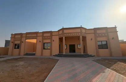 فيلا - 5 غرف نوم - 6 حمامات للايجار في الرفاع - رأس الخيمة