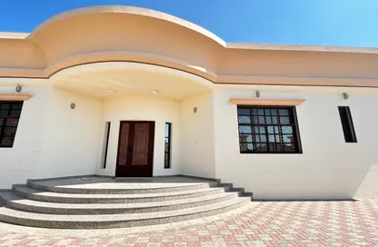 فيلا - 7 غرف نوم - 8 حمامات للايجار في الرفاع - رأس الخيمة