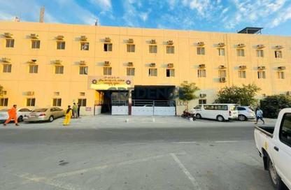 سكن عمال - استوديو - 8 حمامات للايجار في جبل علي - دبي