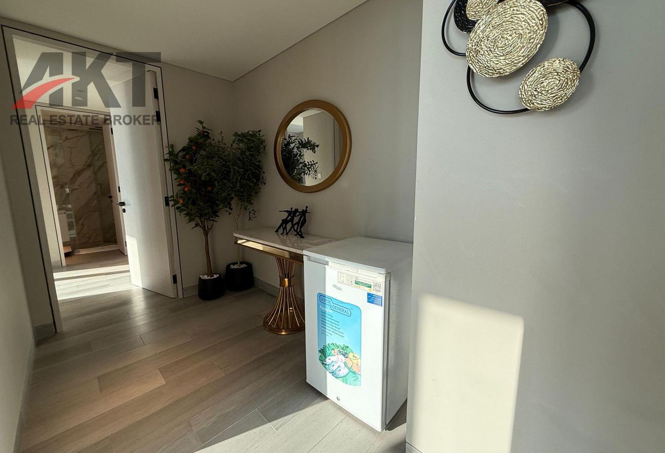 FULLY FURNISHED 2 BR/MARINA VIEW/MODERN LAYOUT photo 15