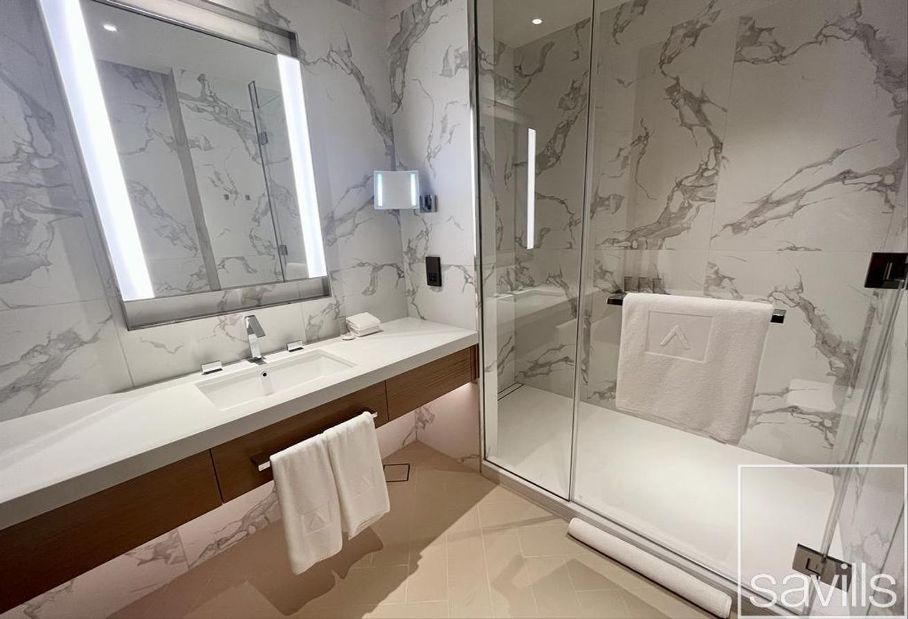Skyline Serenity | Luxury Living | Prime Location photo 9