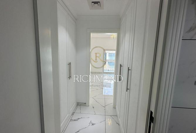 82377836 - Property Image 3