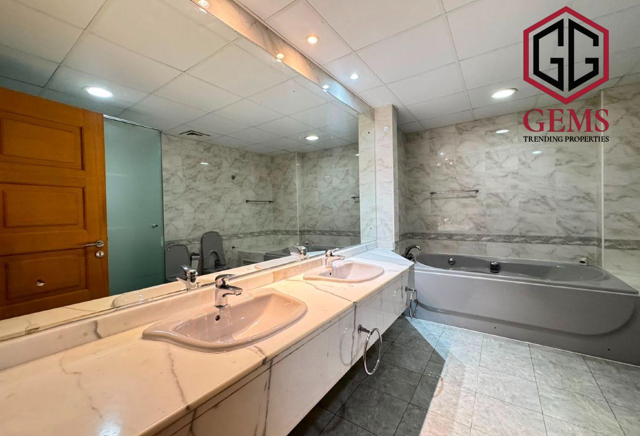 SEMI-DETACHED | HIGH-QUALITY | POOL | GARDEN AREA photo 8