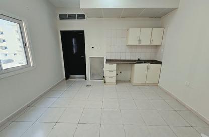 Apartment - Studio - 1 for rent in Fire Station Road - Muwaileh - Sharjah