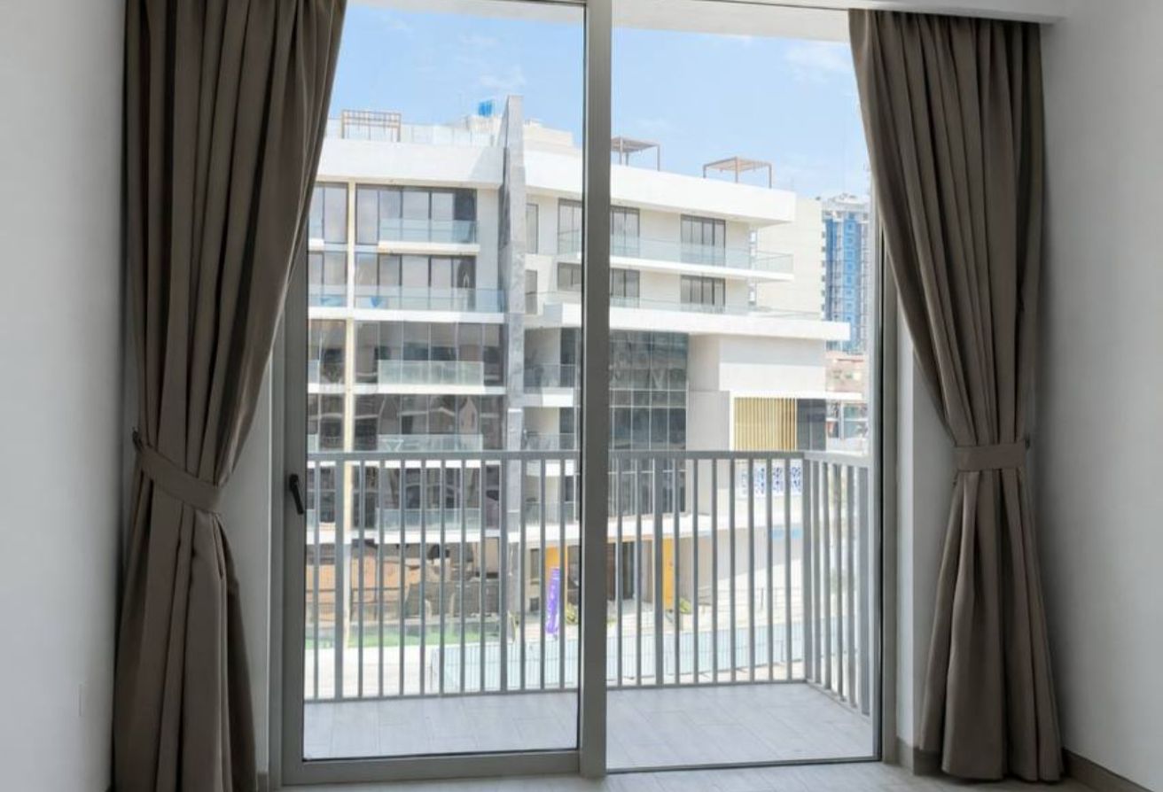 BALCONY | OPEN-PLAN LIVING | MODERN GYM - 3