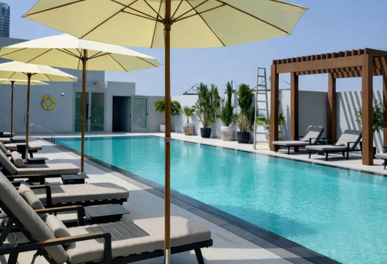 BALCONY | OPEN-PLAN LIVING | MODERN GYM - 12