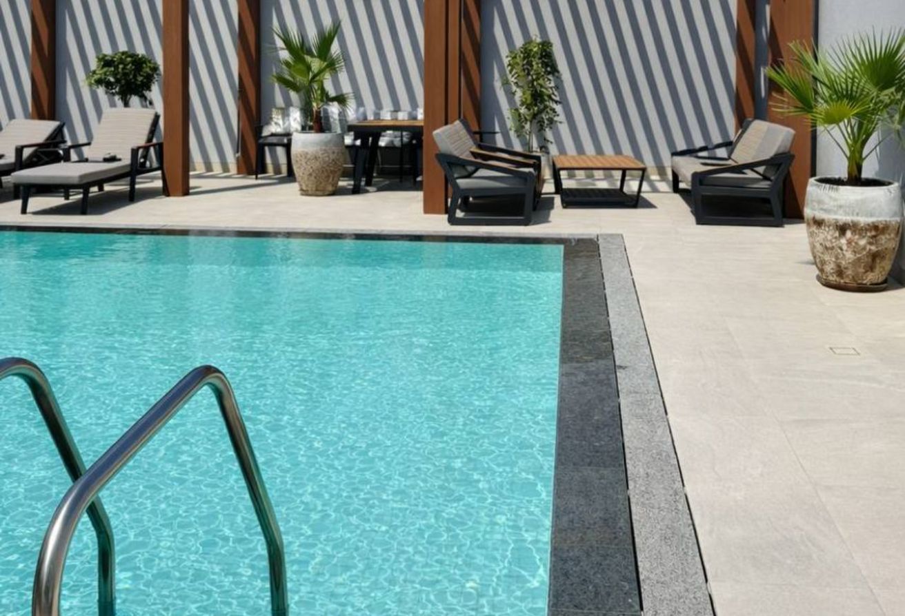 BALCONY | OPEN-PLAN LIVING | MODERN GYM - 11