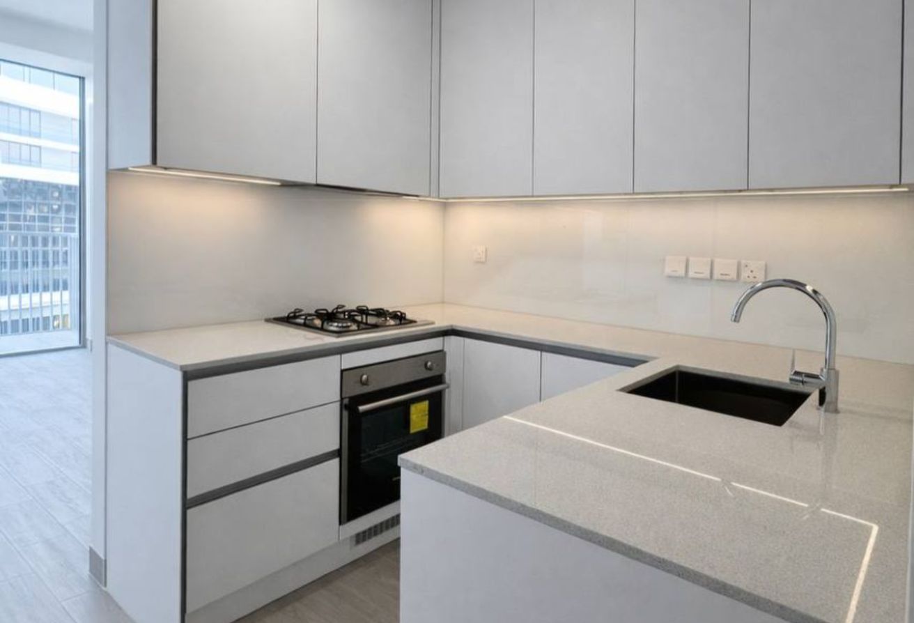 BALCONY | OPEN-PLAN LIVING | MODERN GYM - 6