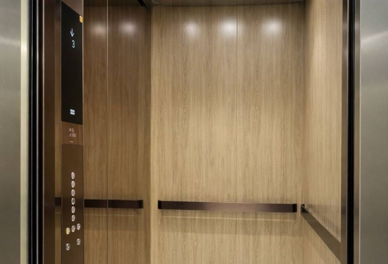 BALCONY | OPEN-PLAN LIVING | MODERN GYM - 9