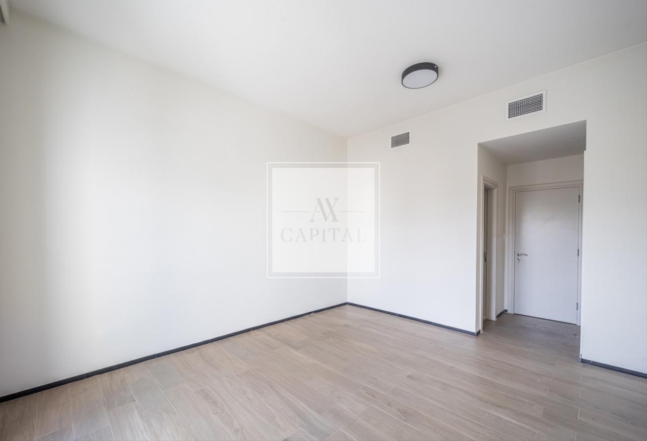 Chiller Free | Vacant | Huge Layout | Upgraded photo 8