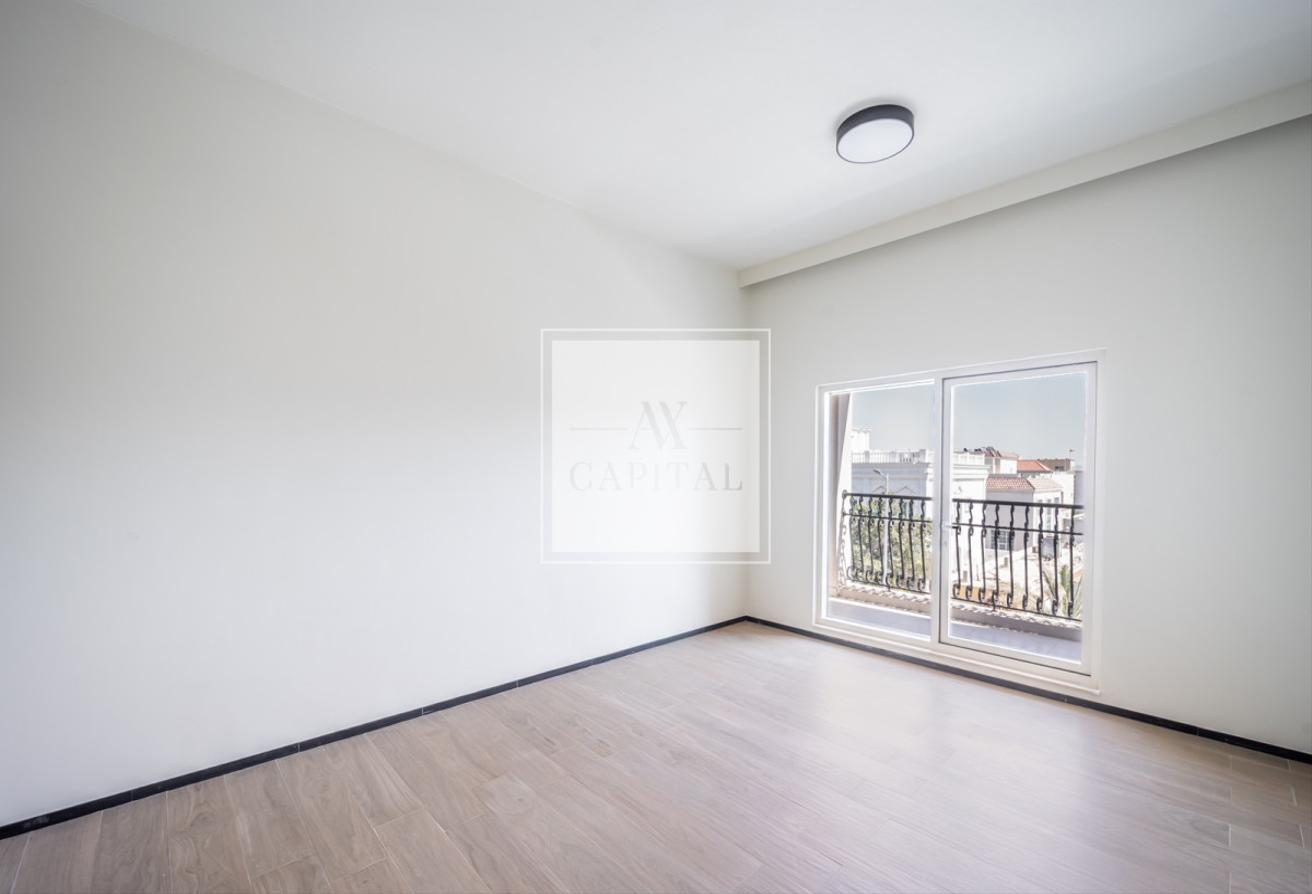 Chiller Free | Vacant | Huge Layout | Upgraded photo 7