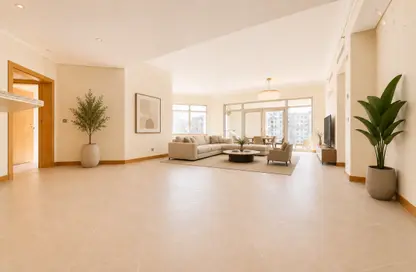 Apartment - 3 Bedrooms - 4 Bathrooms for rent in Al Tamr - Shoreline Apartments - Palm Jumeirah - Dubai