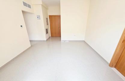 Apartment - 1 - 2 for rent in Fire Station Road - Muwaileh - Sharjah