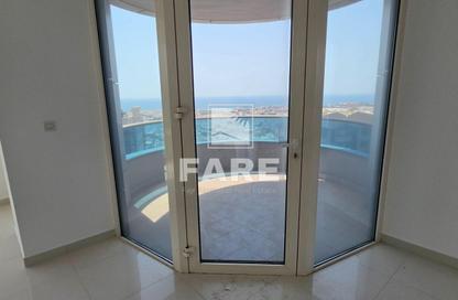Apartment - 3 Bedrooms - 5 Bathrooms for rent in Blue Tower - Al Majaz 3 - Al Majaz - Sharjah