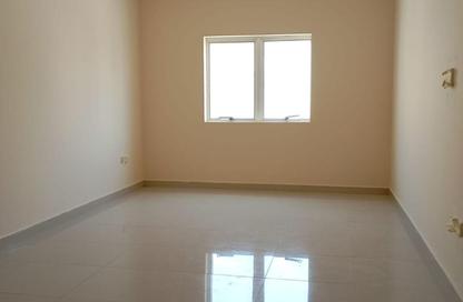 Apartment - 2 Bedrooms - 3 Bathrooms for rent in Al Qulaya'ah - Al Sharq - Sharjah